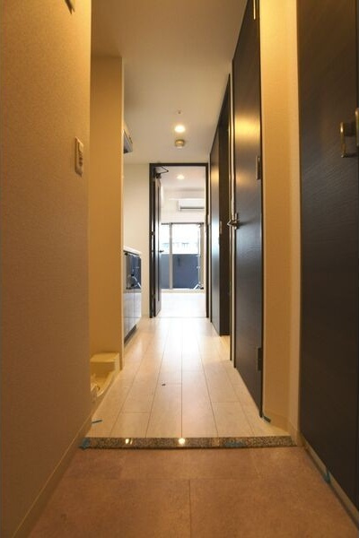 エステムコート新大阪ⅩⅢニスタの玄関