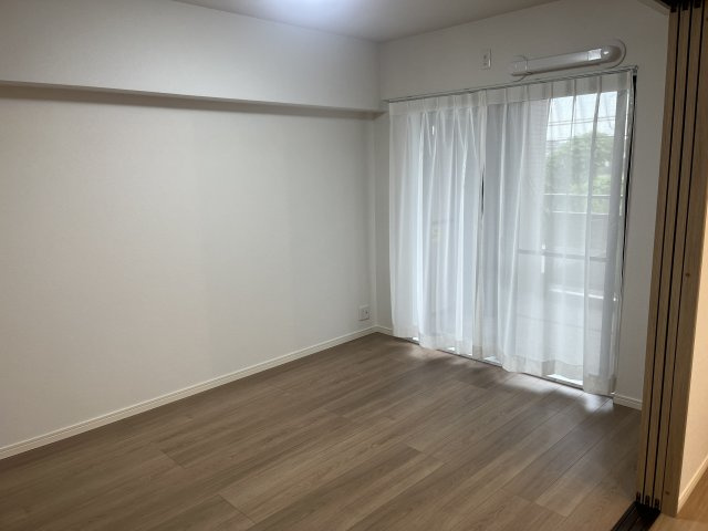 ライオンズガーデン青葉台南の洋室