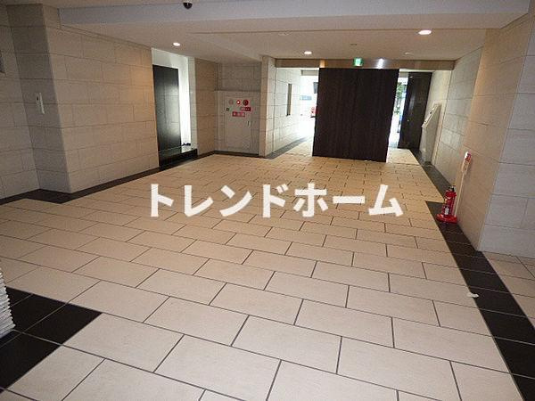ラヴ心斎橋WESTのエントランス|選べる家電プランあり！！