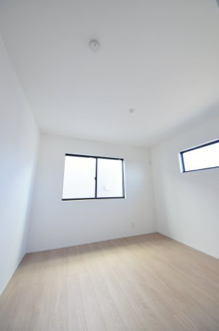 船越二丁目の洋室