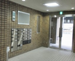 【エントランス】 | 東洋交易ビル（テナント） | ■落ち着いた色目のタイル張り