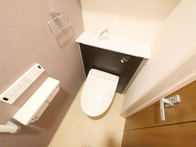 カーサ　サリチェのトイレ|落ち着いたトイレです
