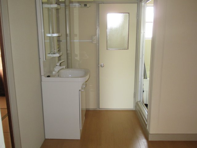 兵庫県公社　東垂水（１・２）４A号棟のその他|洗面脱衣場です