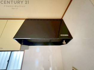 パワフルな吸引力で調理中の臭気等をしっかり処理してくれ、室内を快適に保ってくれます。