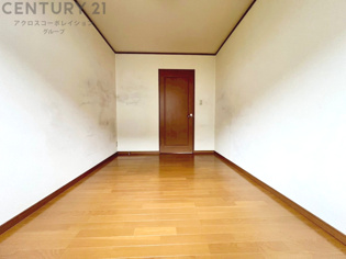 創造性や成長を促す遊びの空間を提供。学習や趣味に集中できる環境を整えます。個別のプライベートスペースは自己表現と自立心を育み、心地よい睡眠環境を整えリラックスできる場所を提供。