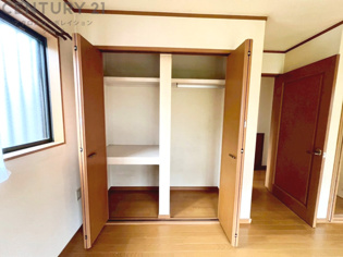 衣類やアクセサリー、小物類の収納が便利で整理整頓がしやすく、部屋の美観を保ちつつ、スペースを最大限に活用できます。衣服のしわやダメージを防ぎ、長持ちさせることができます。