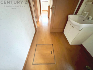 衣服の収納や脱ぎ着や整理整頓がしやすく、湿った衣類を乾燥させるスペースがありカビや臭いの発生を防ぎます。床の汚れを他の部屋に持ち込まず清潔を保つことができます。また快適な入浴環境の整備にも役立ちます。