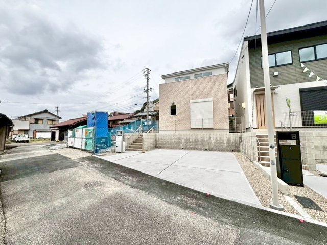 リナージュ東海市富木島町23-1期　全3棟　新築戸建の前面道路含む現地写真