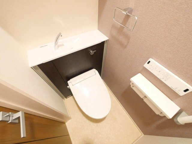 カーサ　サリチェのトイレ|ゆったりとした空間のトイレです