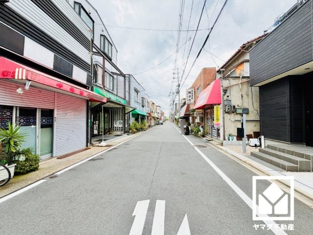 宇治市大久保町旦椋　3号棟の前面道路含む現地写真