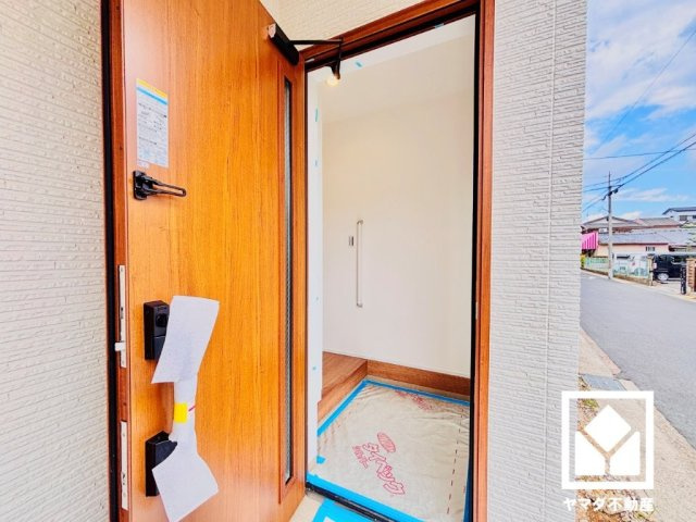 宇治市大久保町旦椋　3号棟の玄関