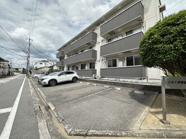 コモド伊勢崎Ⅱの駐車場