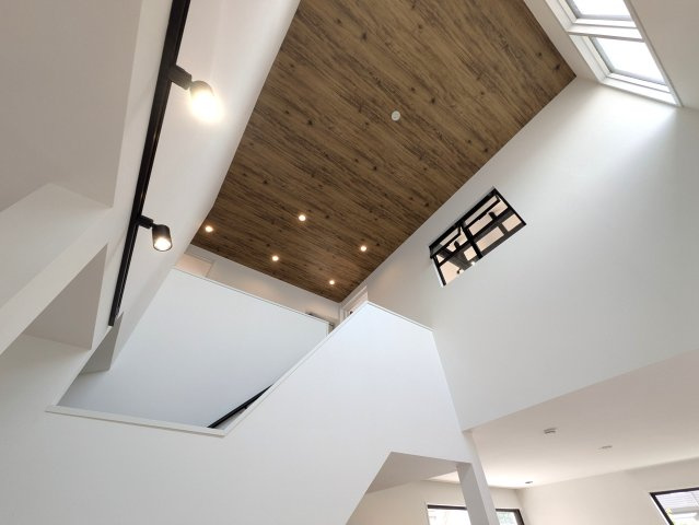 西海岸にあったらドンピシャな雰囲気醸し出す【旭区上白根２丁目】リフォーム戸建の居間・リビング