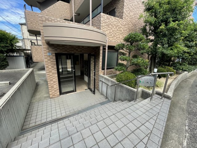 メルフィール岡本のエントランス