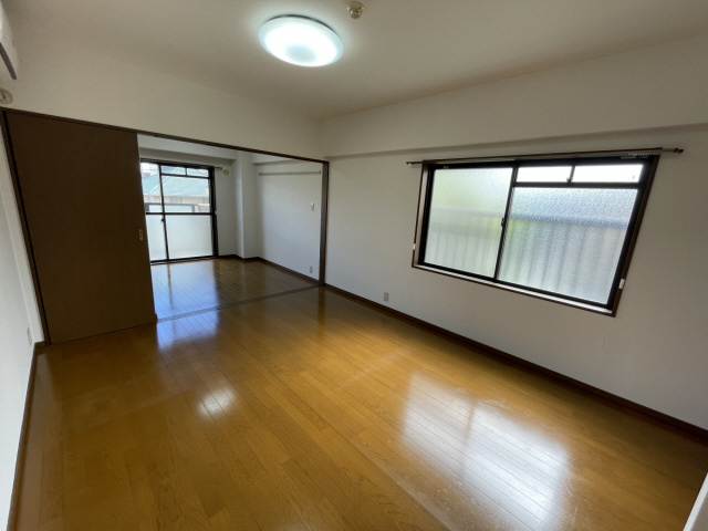 メルフィール岡本の居間・リビング