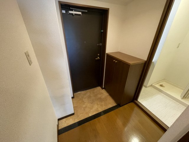 メルフィール岡本の玄関