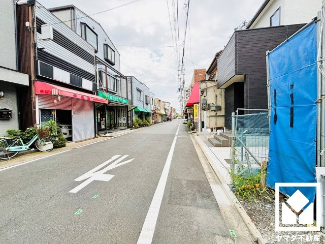 宇治市大久保町旦椋　2号棟の前面道路含む現地写真