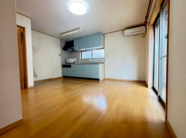 【中古】入間郡毛呂山町下川原中古住宅の居間・リビング|居間です