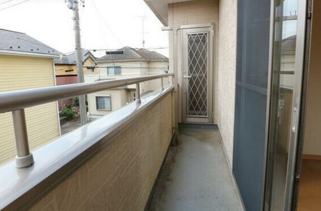 【中古】入間郡毛呂山町下川原中古住宅のバルコニー|お洗濯にも便利なバルコニー付き