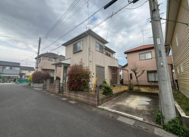 【中古】入間郡毛呂山町下川原中古住宅の外観|南東にお庭付きの陽当り良好物件！