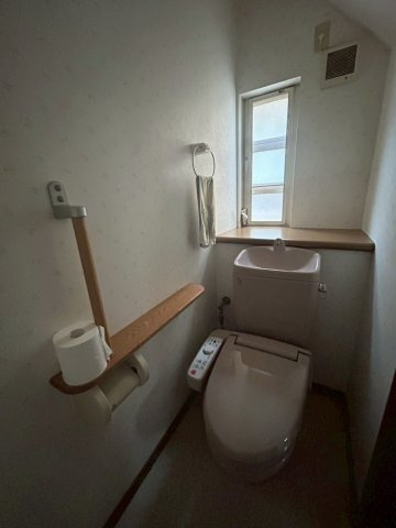 八街市雁丸　中古戸建のトイレ