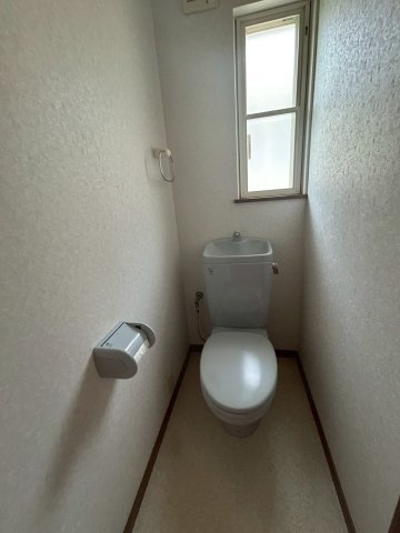 八街市雁丸　中古戸建のトイレ