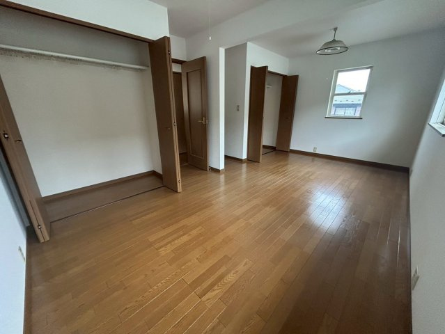 八街市雁丸　中古戸建の洋室
