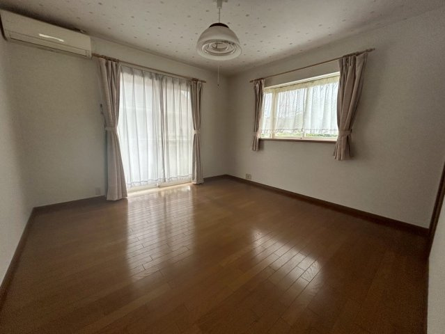 八街市雁丸　中古戸建の洋室