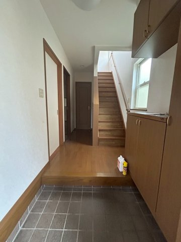 八街市雁丸　中古戸建の玄関
