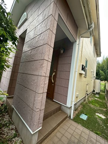 八街市雁丸　中古戸建の玄関