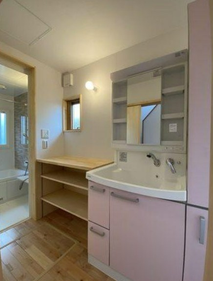 【中古】比企郡川島町八幡中古住宅の独立洗面台|朝の身支度に欠かせない洗面台です！