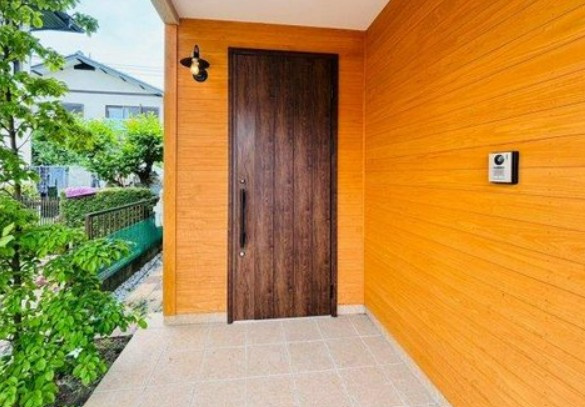 【中古】比企郡川島町八幡中古住宅の玄関|綺麗な玄関アプローチです☆