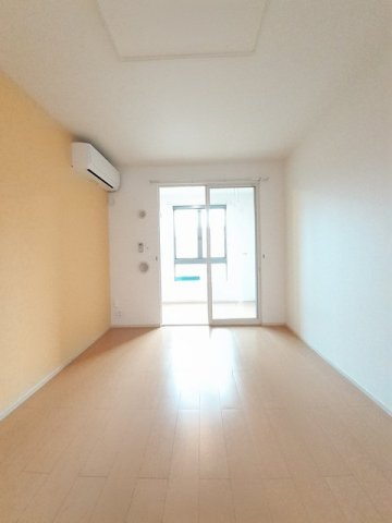 リバーサイドエイムの居間・リビング|こちらの居間で趣味の時間をお楽しみください