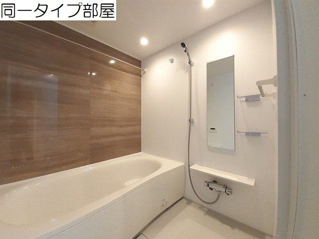 シャトー　ソレイユ　Ⅱ　Ｂの浴室|落ち着いた空間のお風呂です