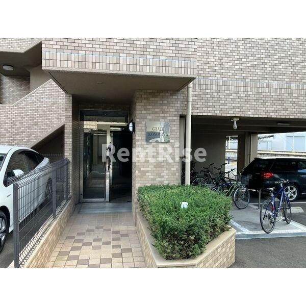 グレイス国府宮のエントランス