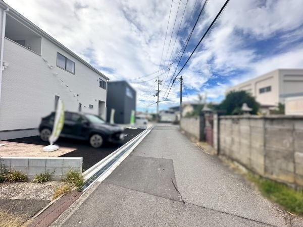 和歌山市新庄第2-1号棟　新築戸建の前面道路含む現地写真