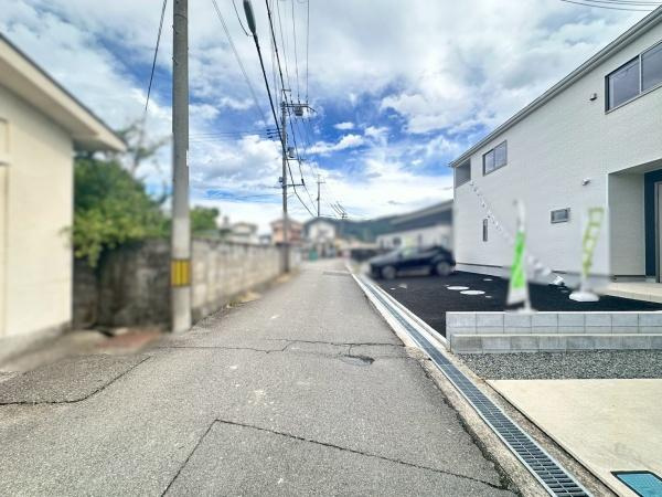 和歌山市新庄第2-1号棟　新築戸建の前面道路含む現地写真