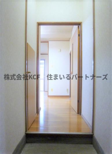 千本杉コーポの玄関|収納もある玄関です