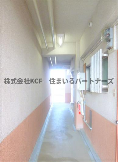 千本杉コーポのエントランス|建物の内部です