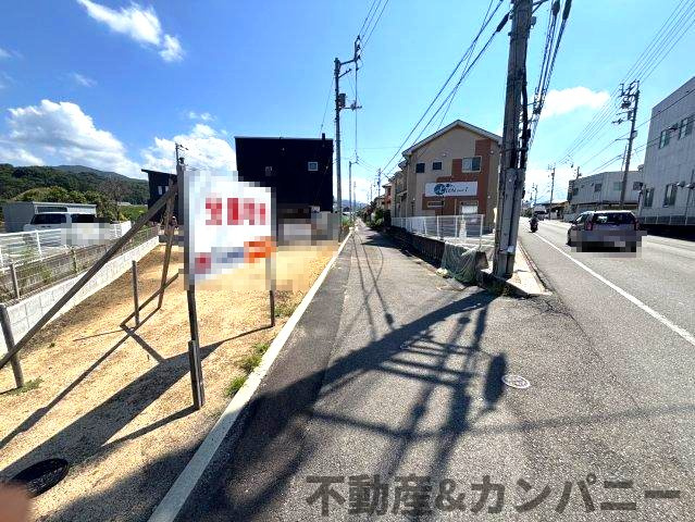 鷹子町のおトチ3号地　松山市鷹子町売土地の前面道路含む現地写真|前面道路含む現地写真です