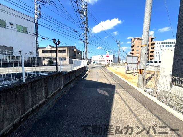 鷹子町のおトチ3号地　松山市鷹子町売土地の前面道路含む現地写真|前面道路含む現地写真です