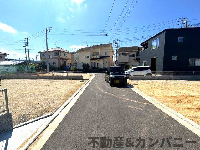 鷹子町のおトチ6号地　松山市鷹子町売土地の前面道路含む現地写真|前面道路含む現地写真です