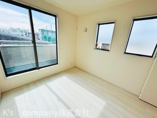 茅ヶ崎市高田1丁目　新築戸建の洋室|5帖◇◇