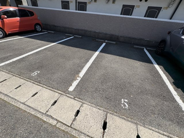ハイツエクシードⅡの駐車場