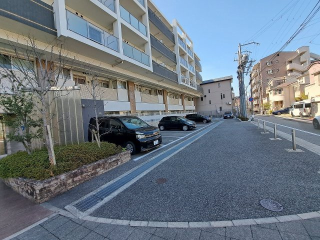 セレニテ甲子園Ⅱの駐車場