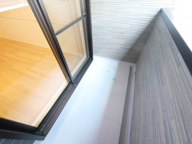 カーサ　サリチェのバルコニー|暖かな日差しのふりそそぐバルコニー