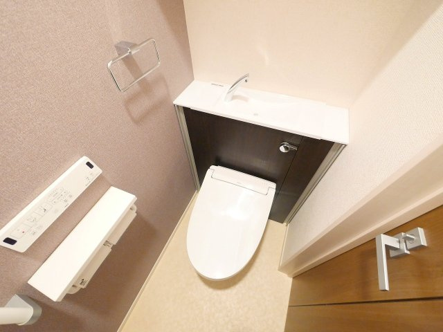 カーサ　サリチェのトイレ|ゆったりとした空間のトイレです