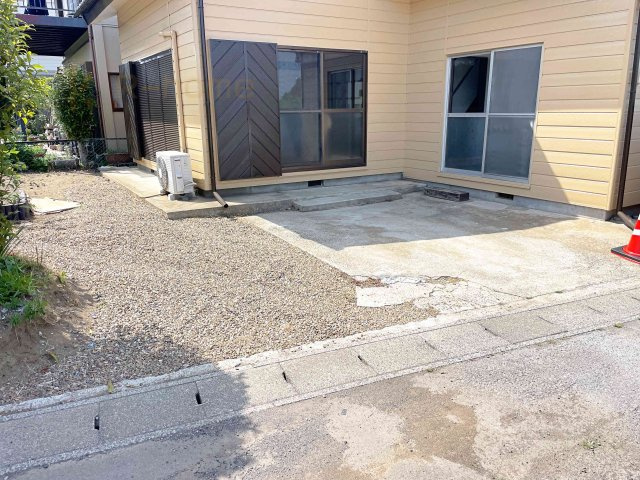 かすみがうら市宍倉　中古戸建ての駐車場|カースペースは2台お停めいただけます♪