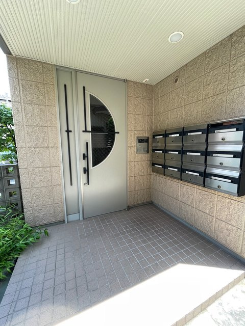 カーサディフォンテのエントランス|オートロック付きのエントランス