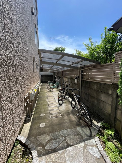 カーサディフォンテのその他共用部分|屋根付き駐輪場